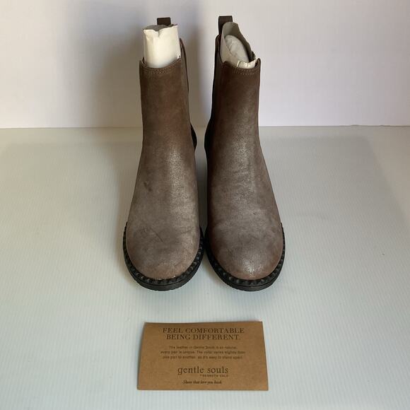 Gentle Souls by Kenneth Cole Suede Chelsea Booties  7.5 Taupe Leather Ankle NEW - Picture 8 of 13